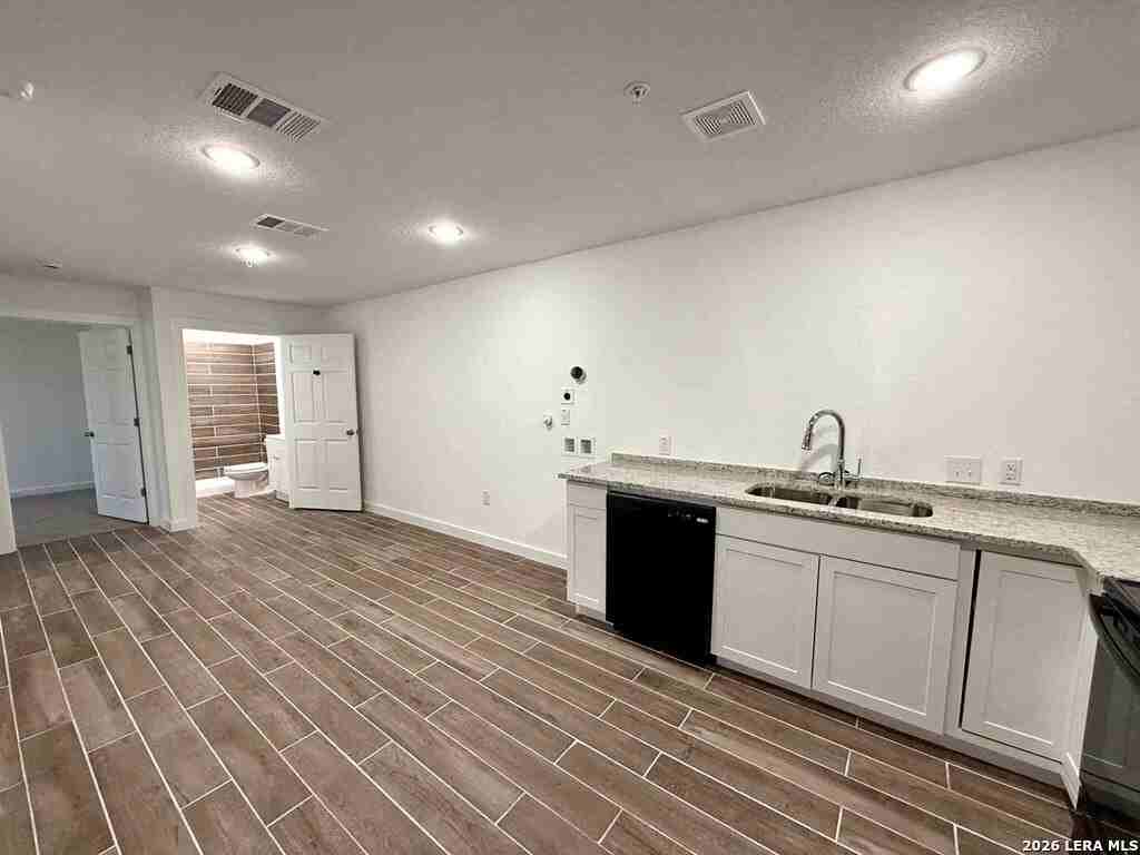 648 Monticello Ct - Photo 2 of 5