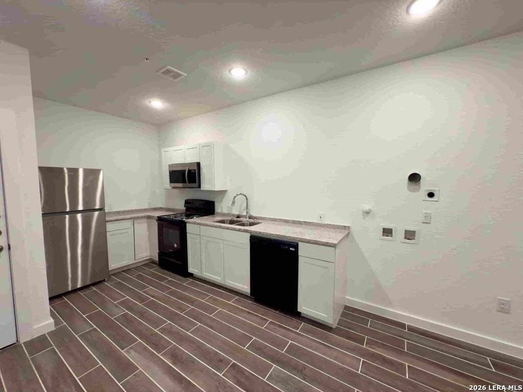 648 Monticello Ct - Photo 3 of 5