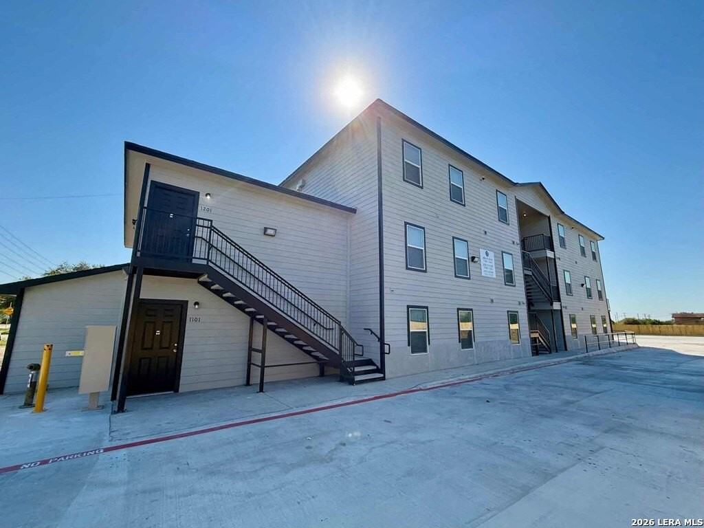 648 Monticello Ct - Photo 5 of 5