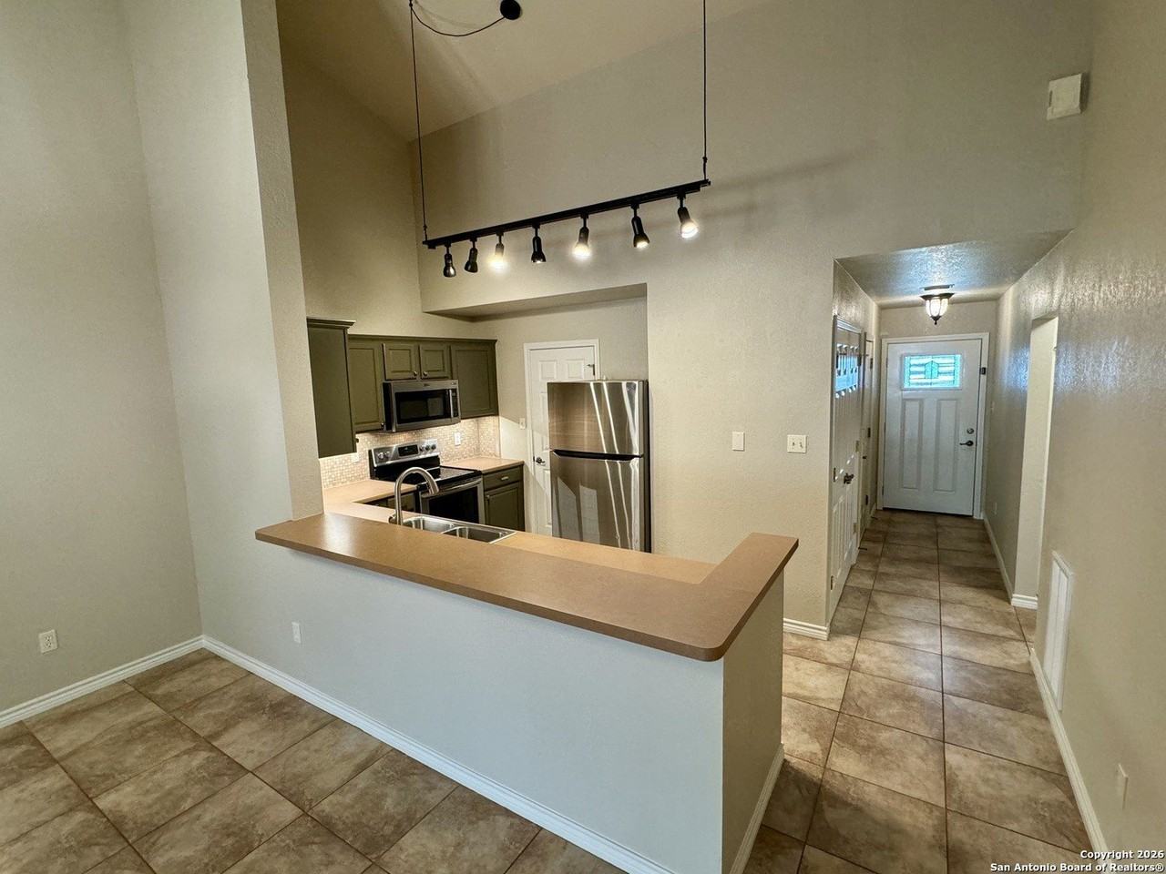 143 Oak Grove Dr - Photo 3 of 15