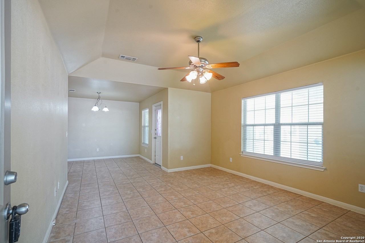 1045 Misty Acres Dr - Photo 3 of 26