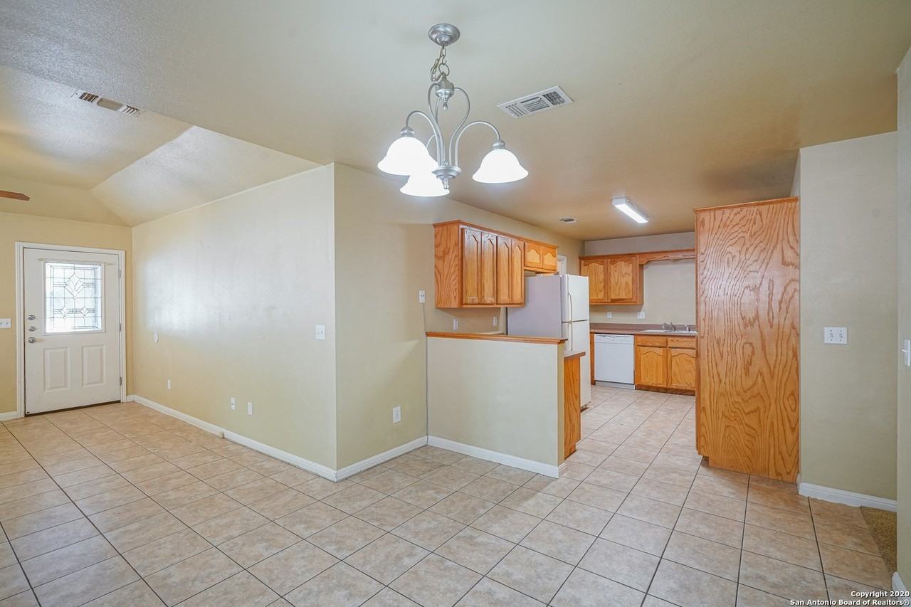 1045 Misty Acres Dr - Photo 7 of 26