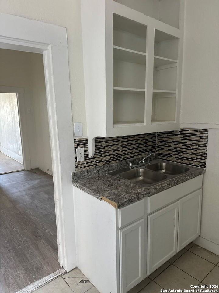 506 Kayton Ave - Photo 2 of 4