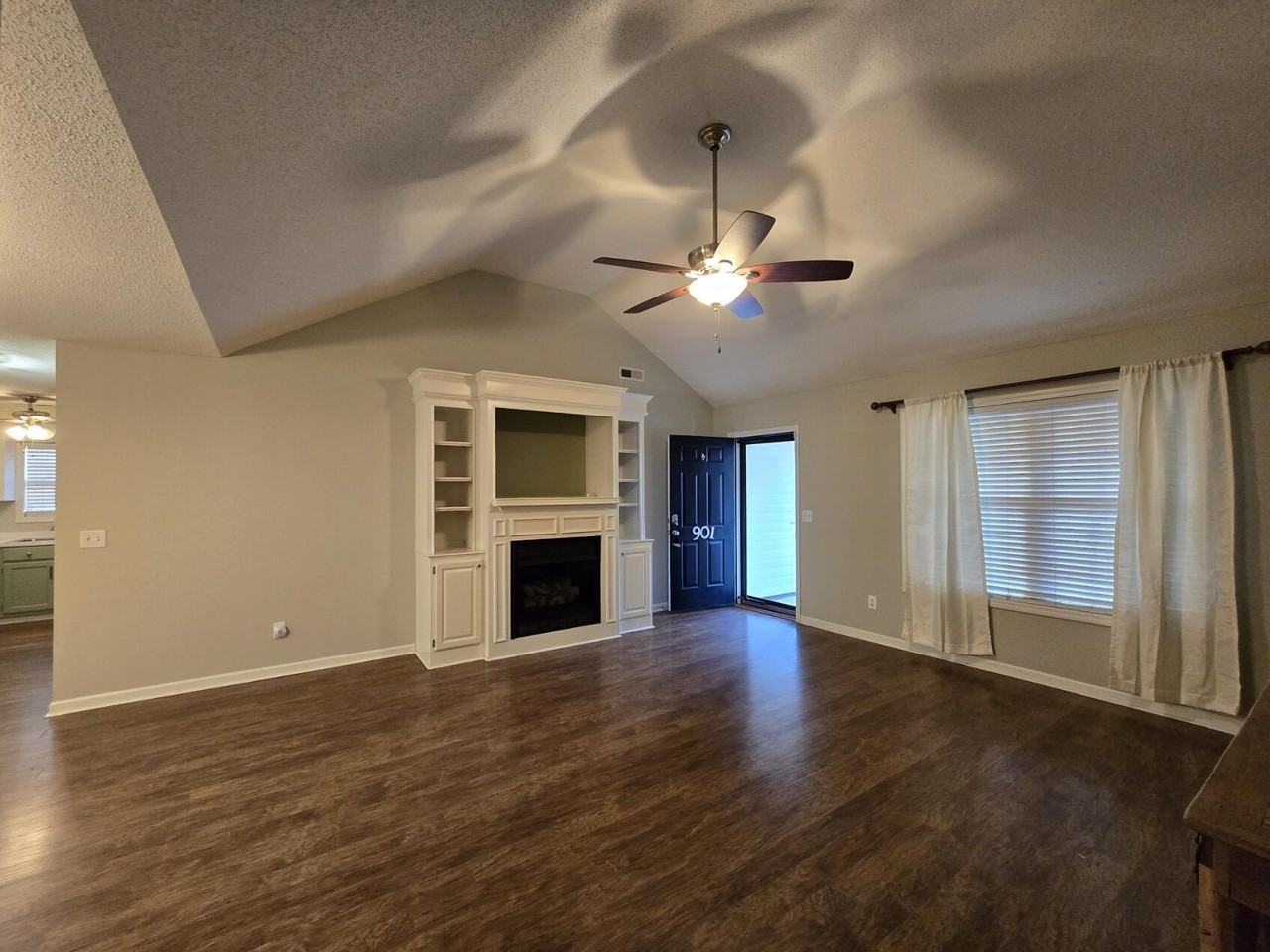 901 Tristan St - Photo 4 of 34