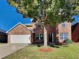 featured image of 2042 La Salle Trl