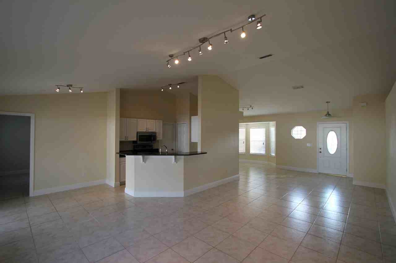 438 Bent Oak Loop - Photo 3 of 8