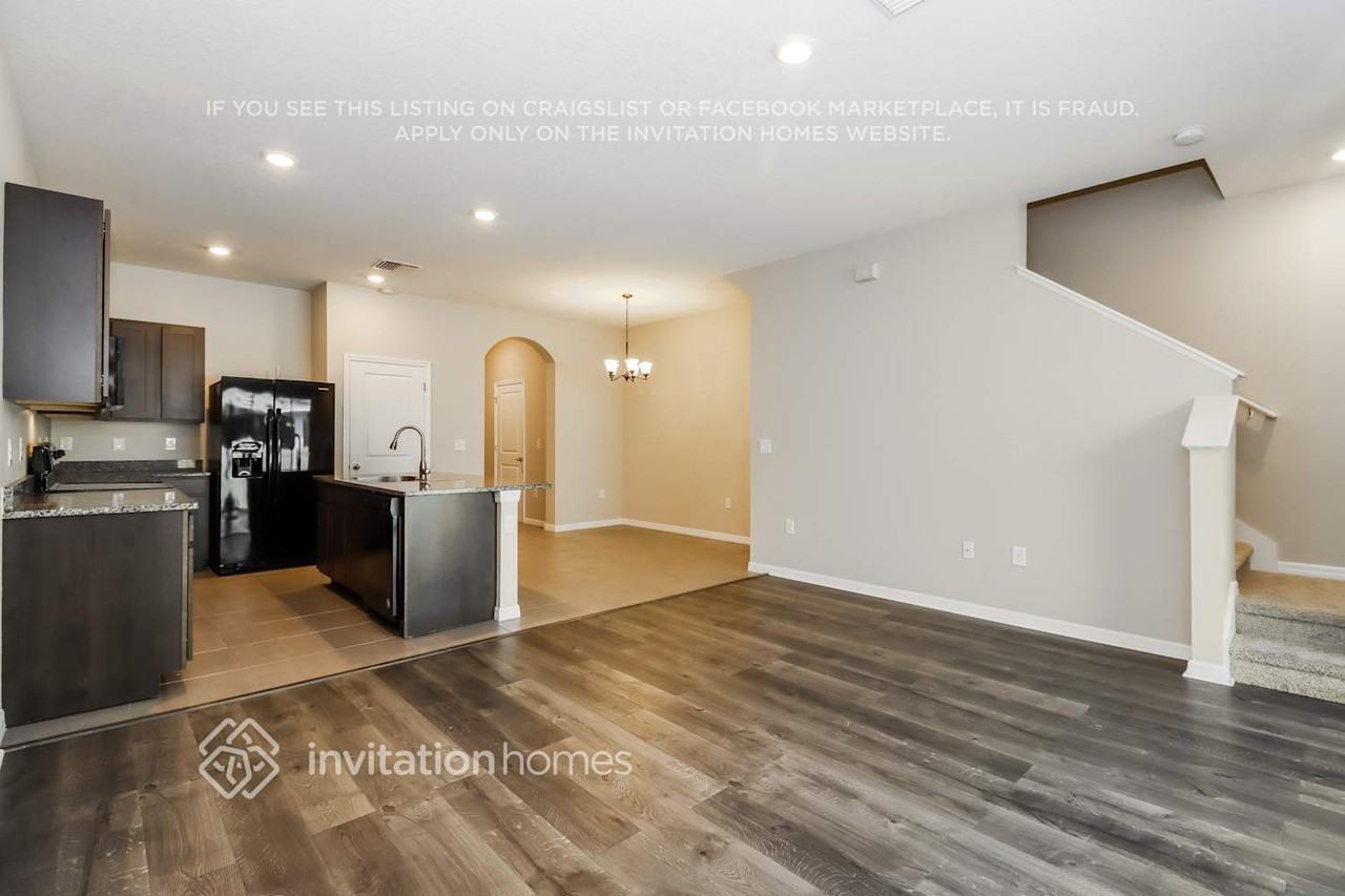 2944 Suncoast Blend Dr - Photo 2 of 17