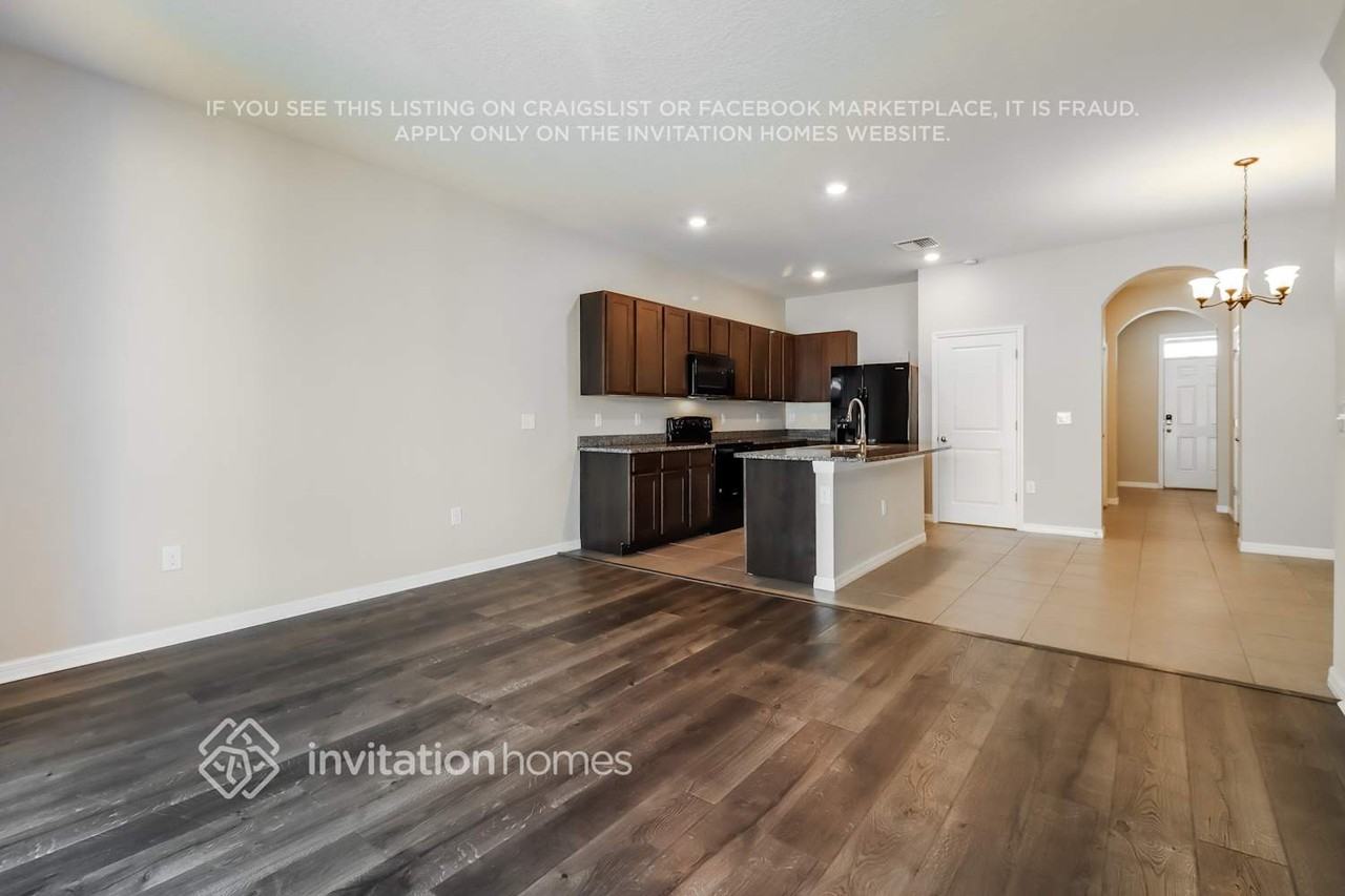 2944 Suncoast Blend Dr - Photo 3 of 17