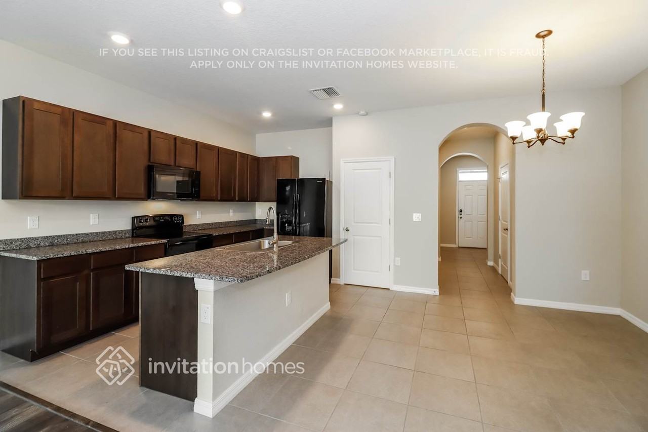 2944 Suncoast Blend Dr - Photo 4 of 17