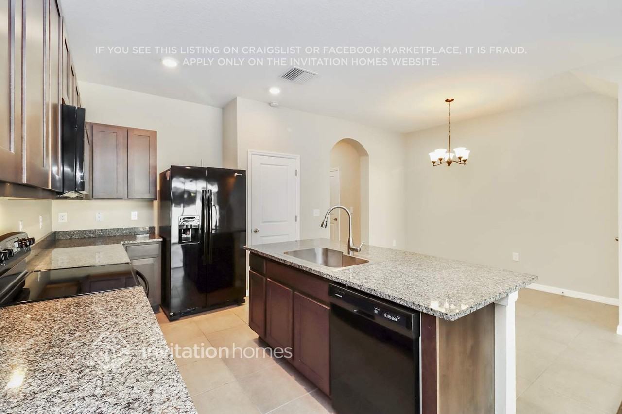 2944 Suncoast Blend Dr - Photo 6 of 17