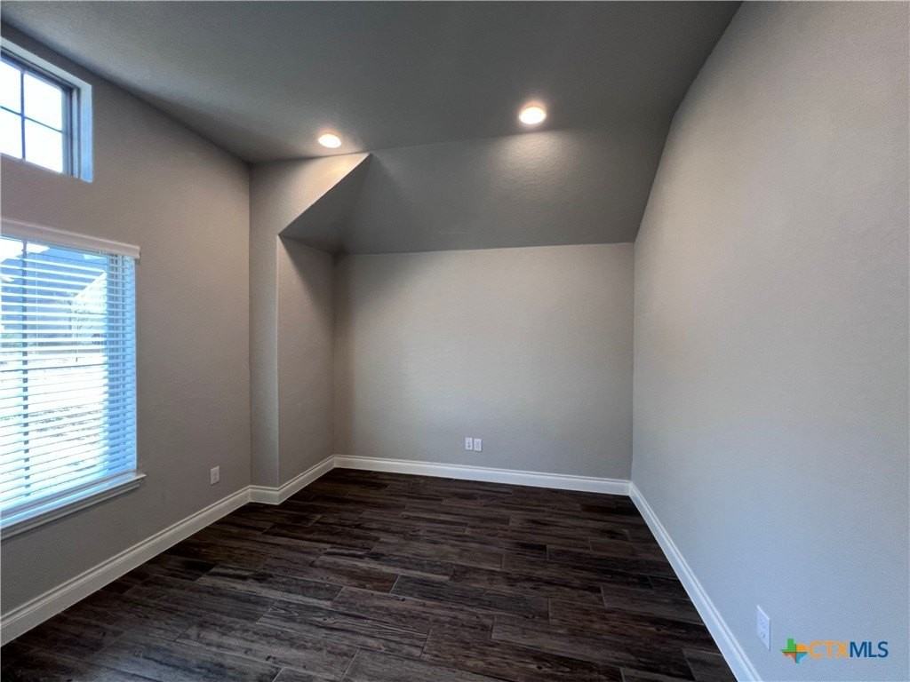 535 Orchard Way - Photo 3 of 32