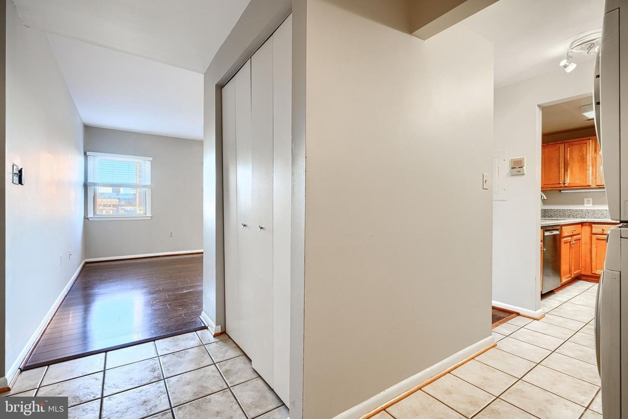 123 W Barre St Apt 403 #403 - Photo 3 of 34