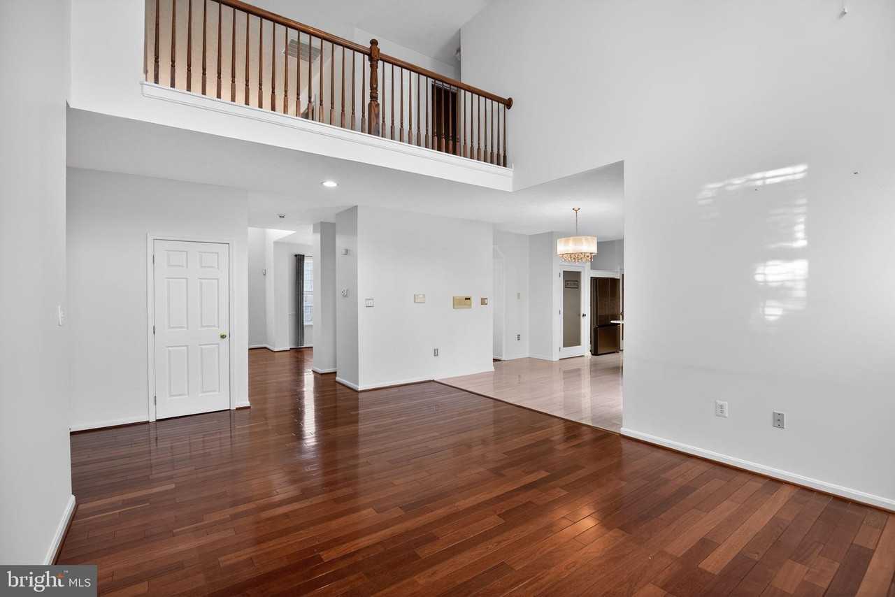 2323 Springdale Ln - Photo 4 of 31