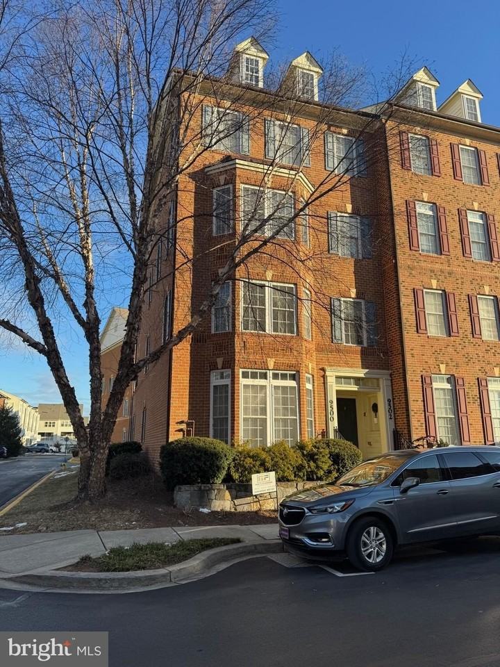 9500 Hyde Pl - Photo 2 of 22