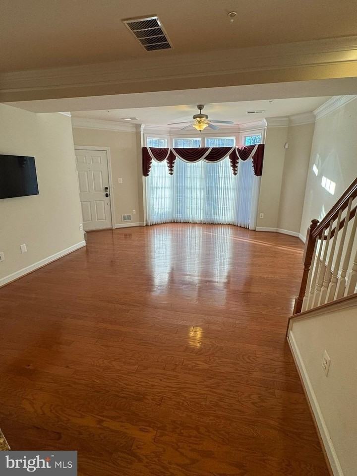 9500 Hyde Pl - Photo 4 of 22