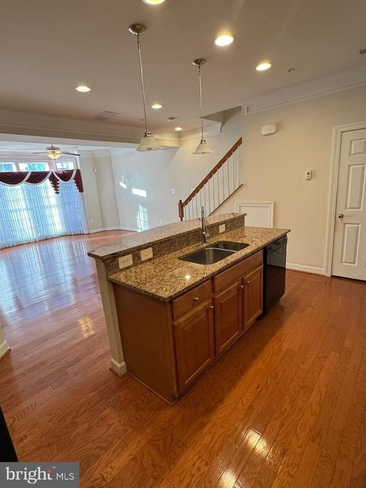 9500 Hyde Pl - Photo 7 of 22