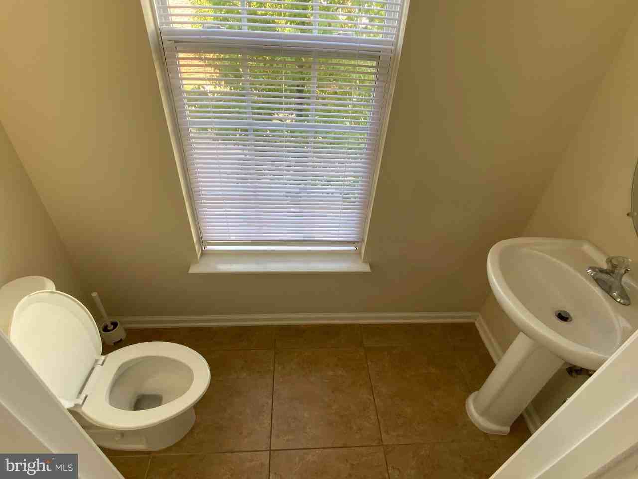 11648 Leesborough Cir - Photo 6 of 26