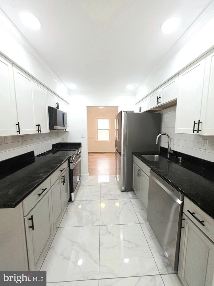 12817 Lampton Ln - Photo 5 of 21