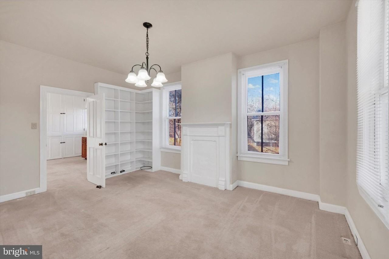 4300 Main St - Photo 7 of 28