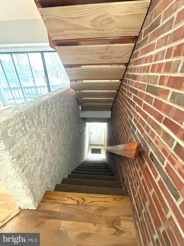 1071 Lancaster Blvd - Photo 2 of 22