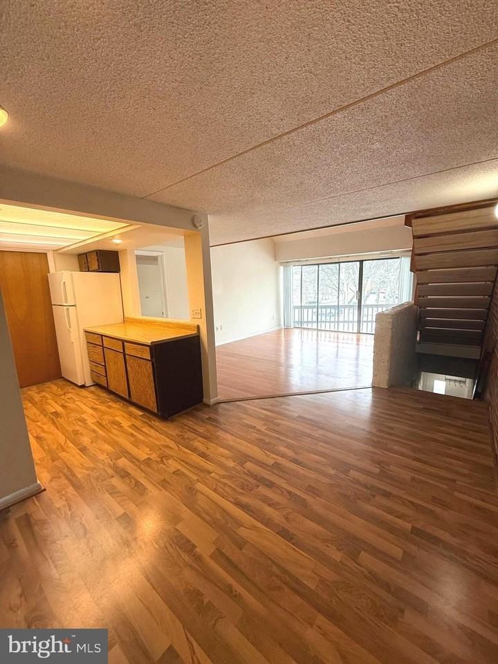 1071 Lancaster Blvd - Photo 3 of 22