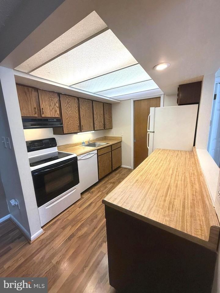 1071 Lancaster Blvd - Photo 5 of 22