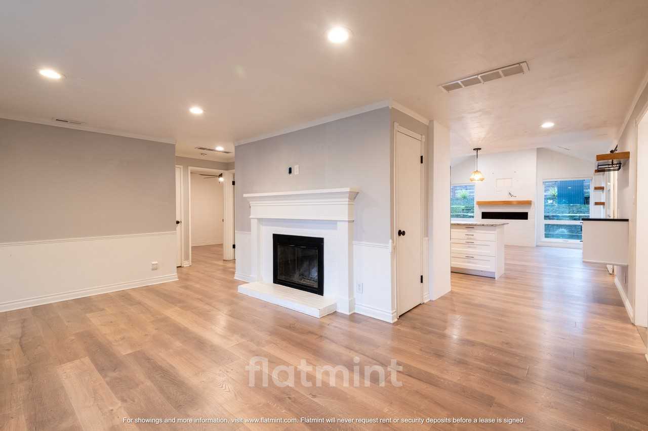 16111 Stone Ave N #1 - Photo 3 of 37