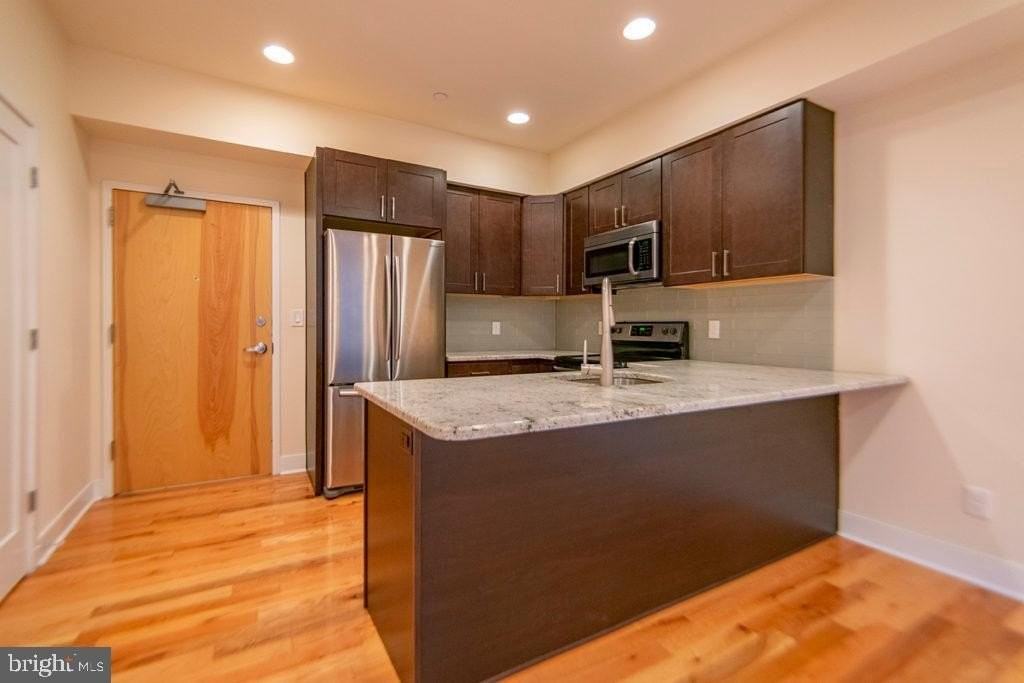 1242 Point Breeze Ave Apt 303 #303 - Photo 2 of 7