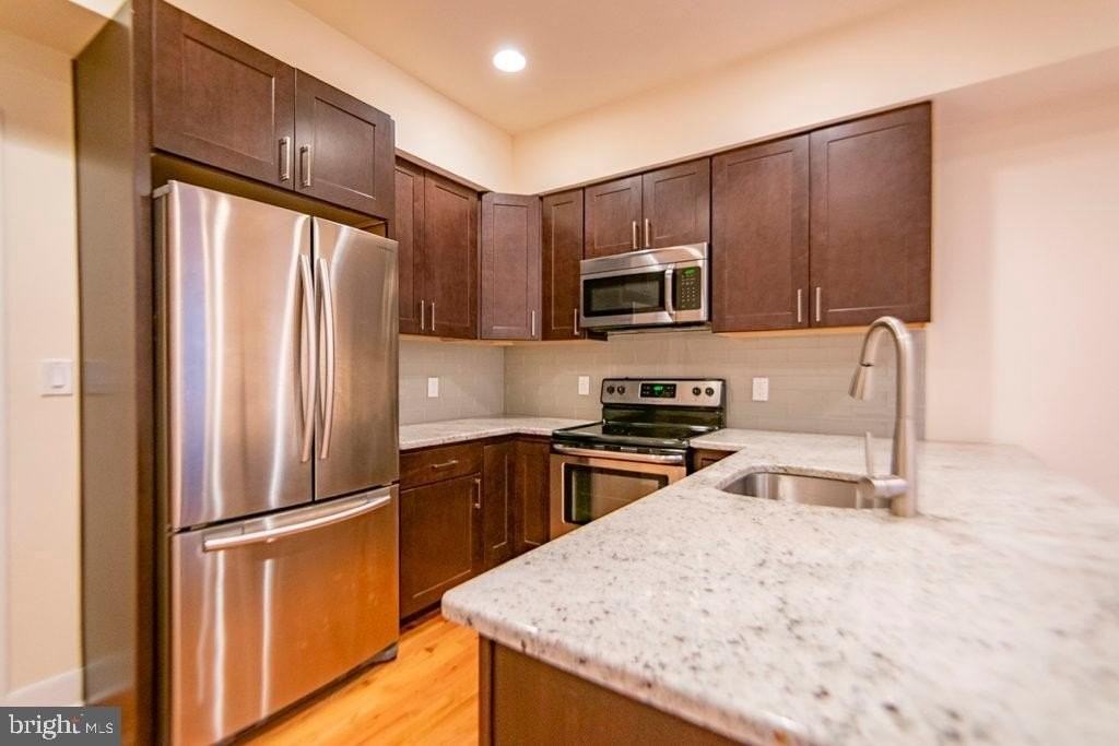 1242 Point Breeze Ave Apt 303 #303 - Photo 3 of 7