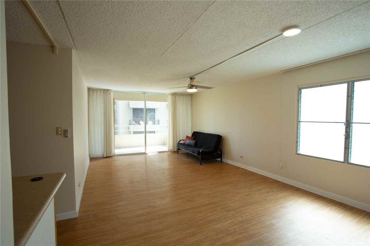 2533 Ala Wai Blvd - Photo 2 of 18