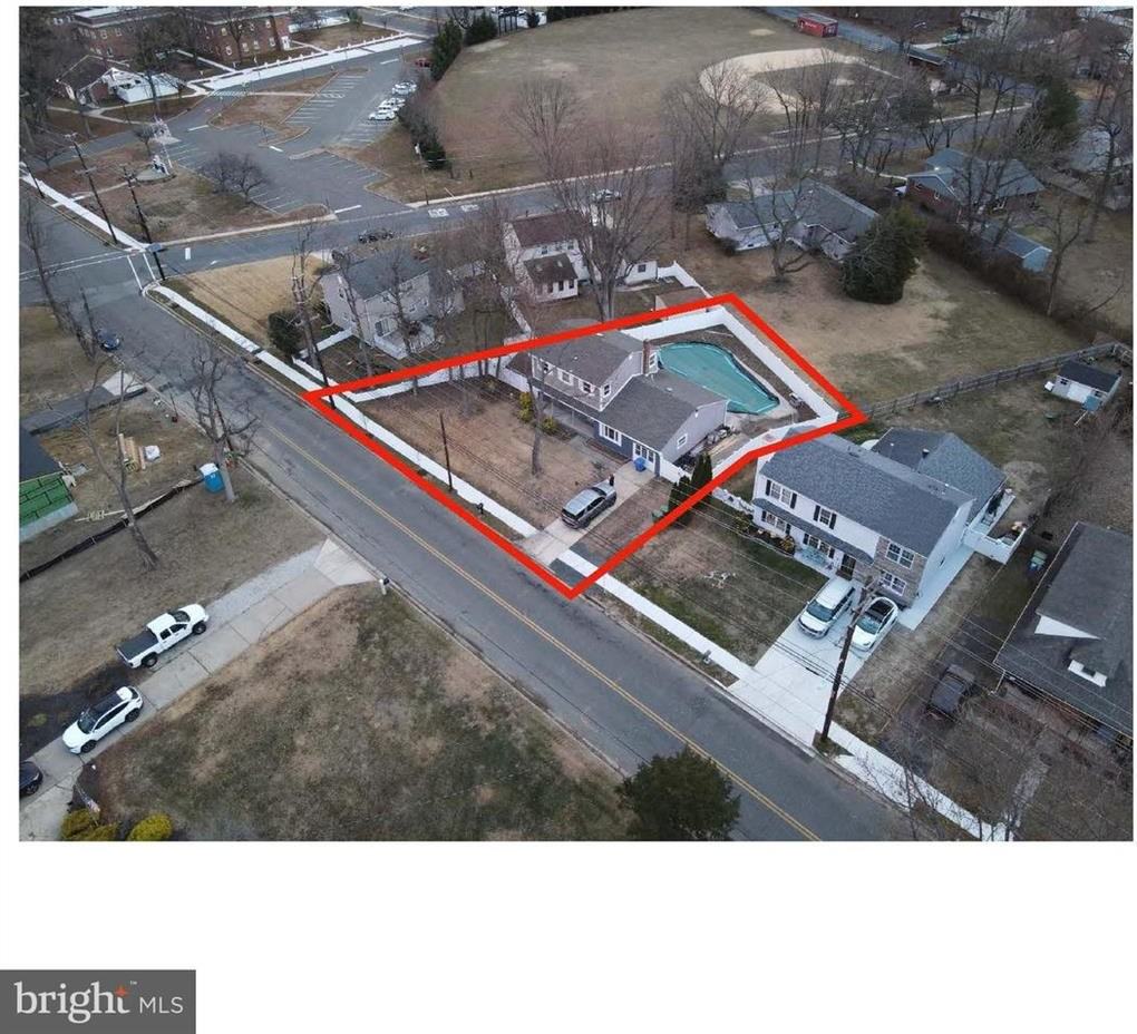 904 Mercer St - Photo 2 of 4