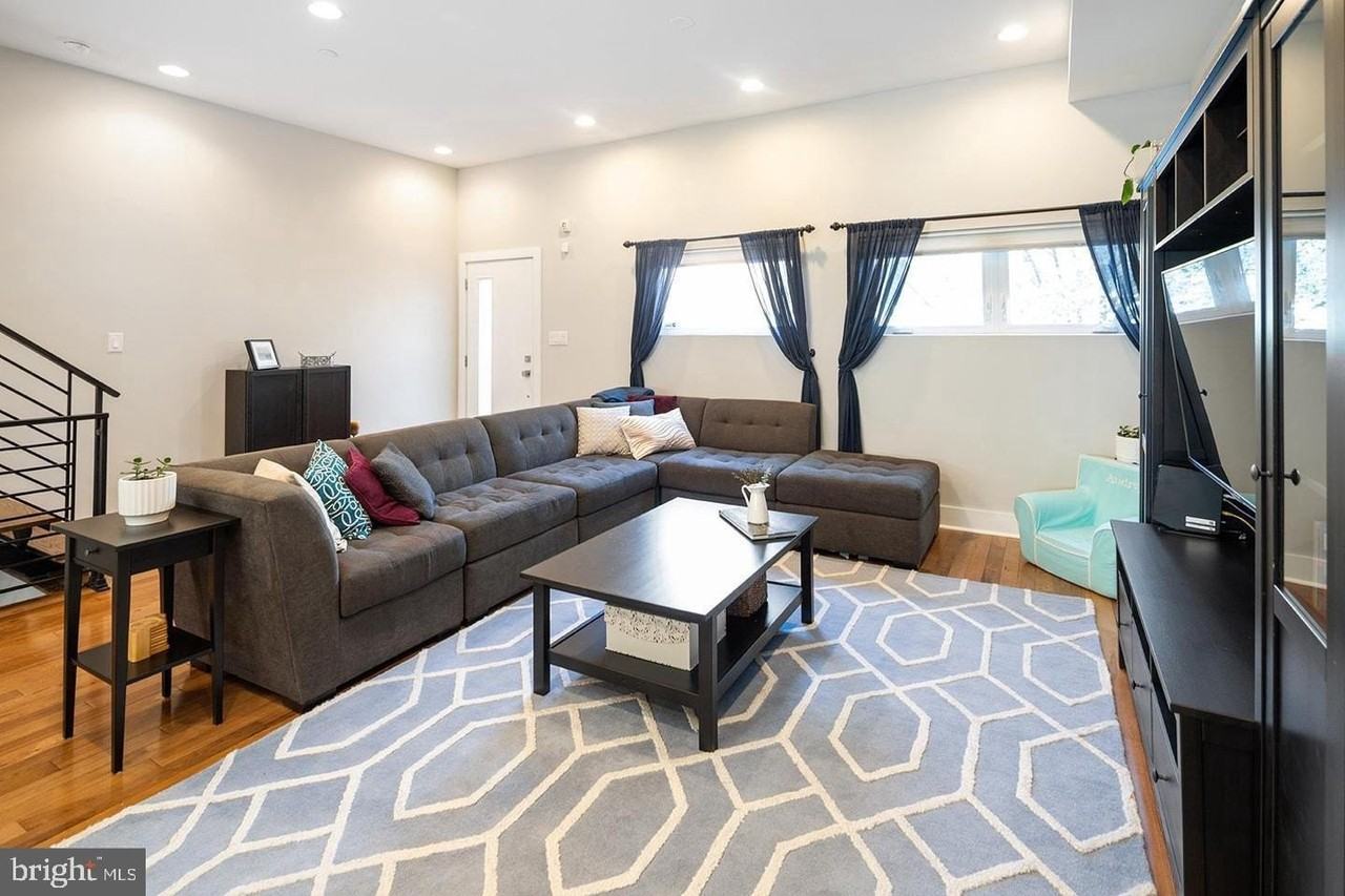 2414 E Letterly St - Photo 3 of 48