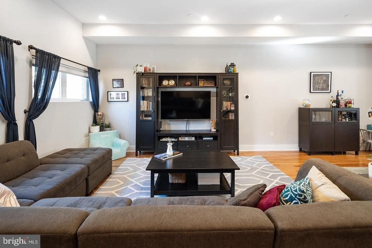 2414 E Letterly St - Photo 4 of 48