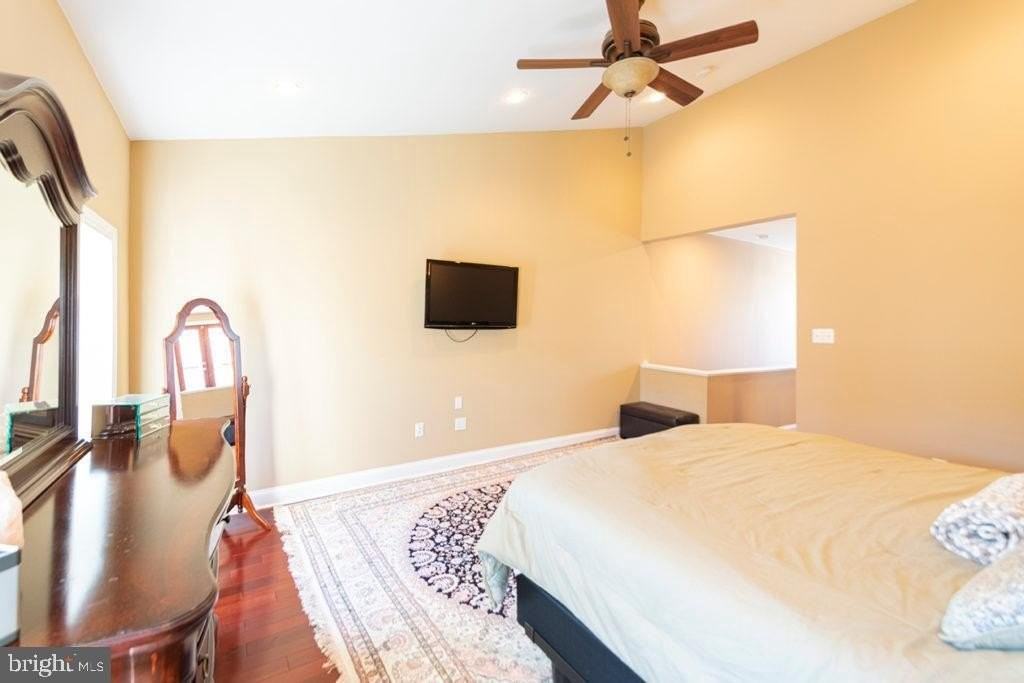 2107 Carpenter St - Photo 7 of 24