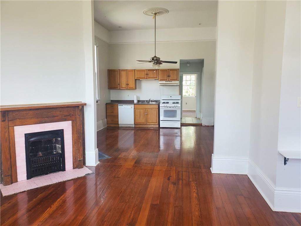 1433 N Galvez St - Photo 4 of 9