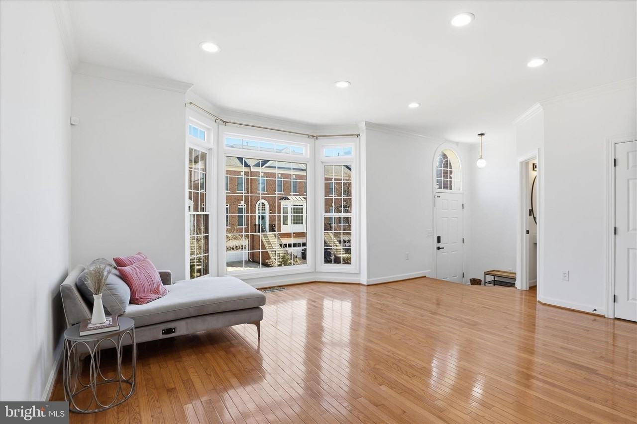 4550 Fair Valley Dr - Photo 7 of 45