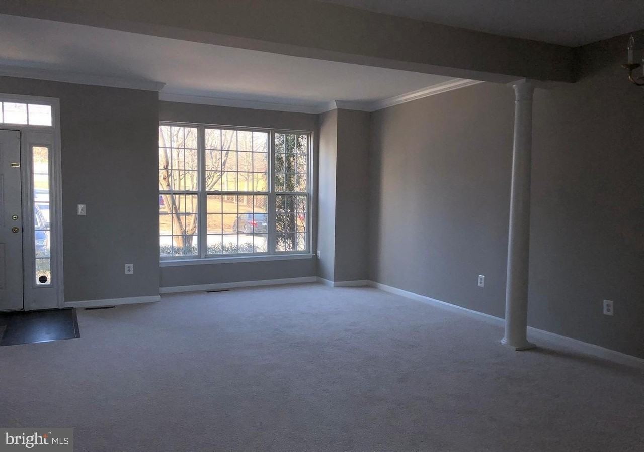 2925 Rotterdam Loop - Photo 4 of 26