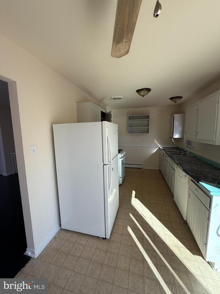 14235 Caroline St - Photo 5 of 24