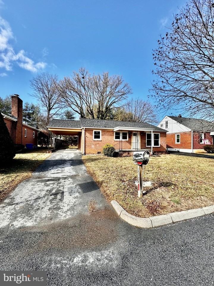 137 Fox Dr - Photo 2 of 14