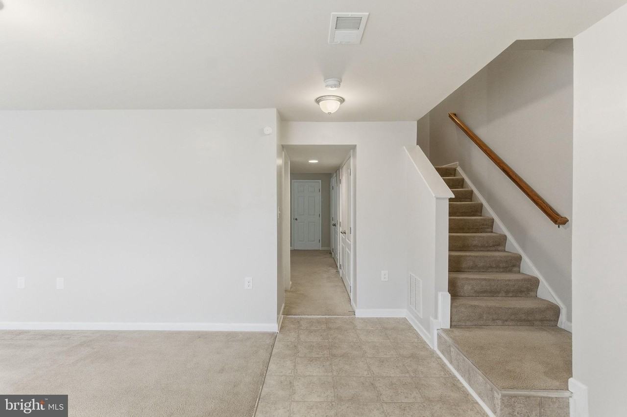 37 Britania Ct - Photo 3 of 40