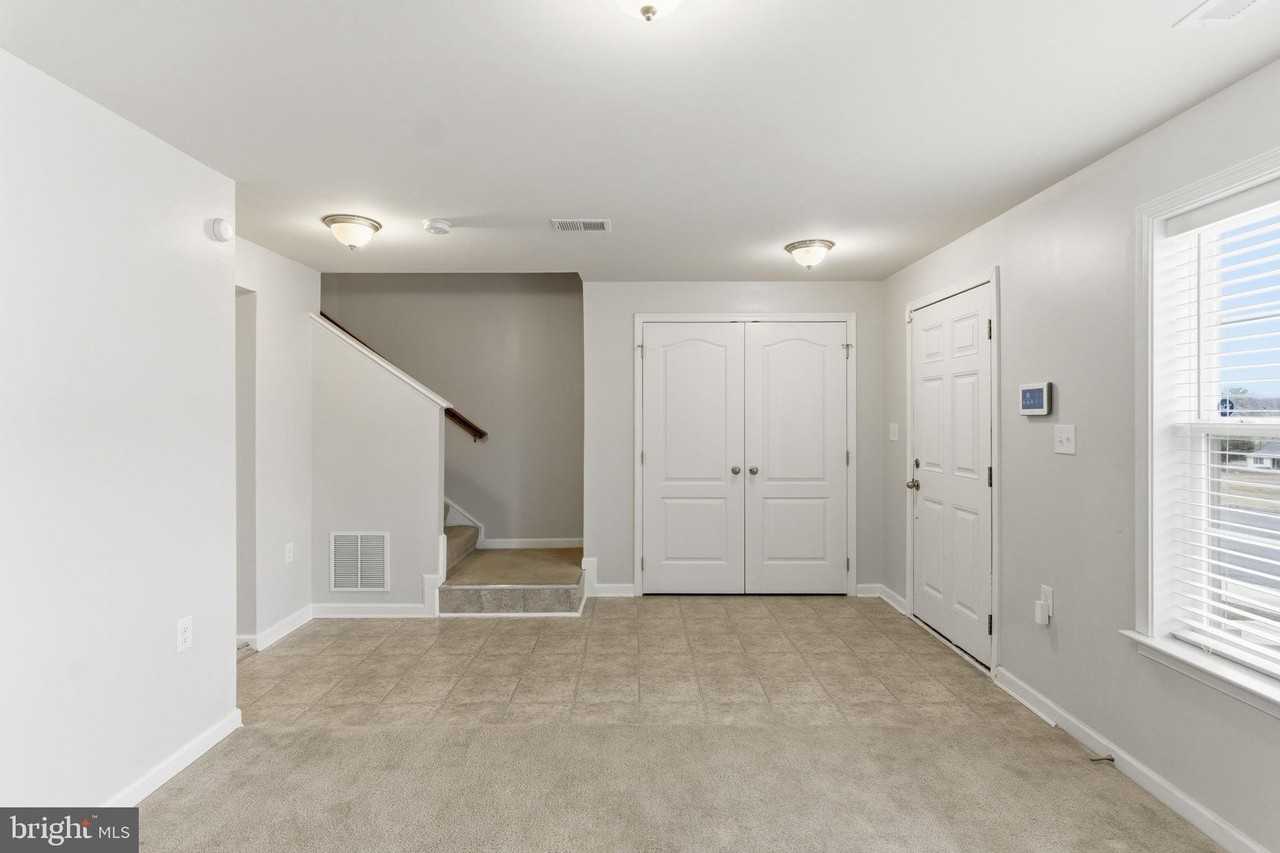 37 Britania Ct - Photo 5 of 40