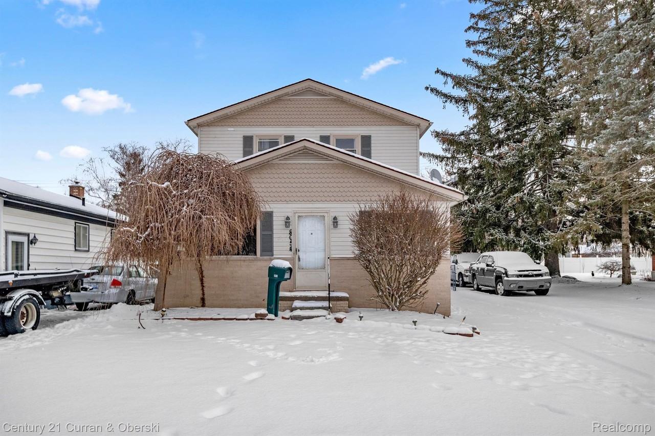 8054 Robindale Ave - Photo 3 of 37