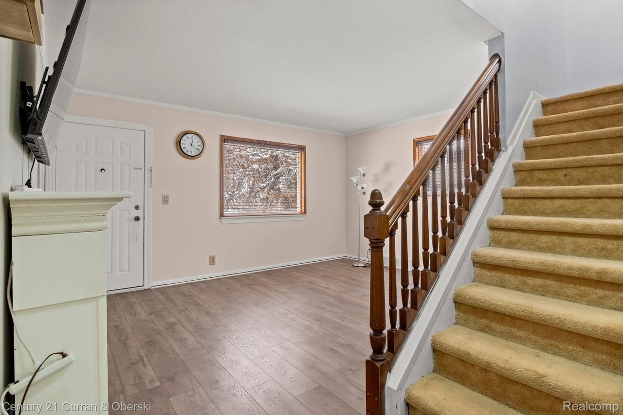 8054 Robindale Ave - Photo 4 of 37