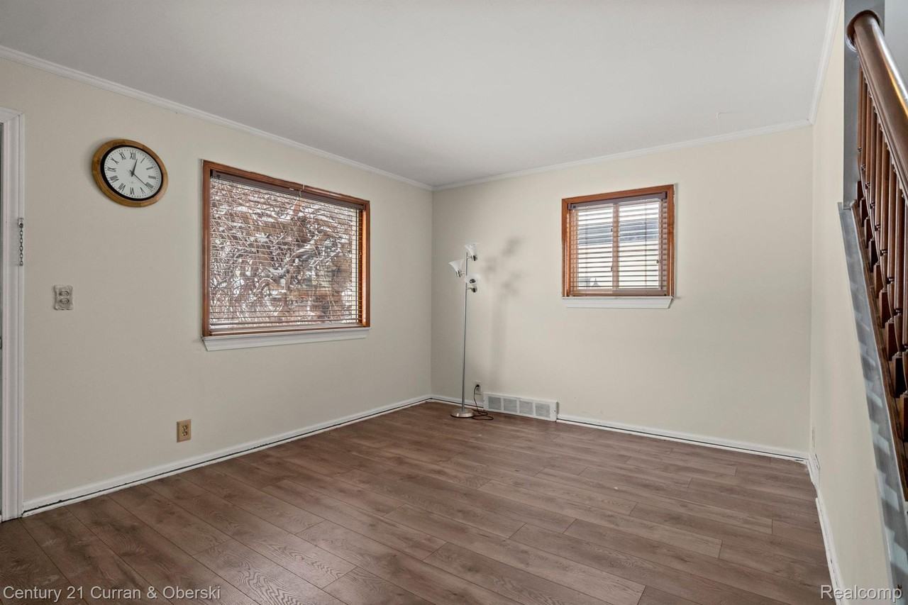 8054 Robindale Ave - Photo 5 of 37