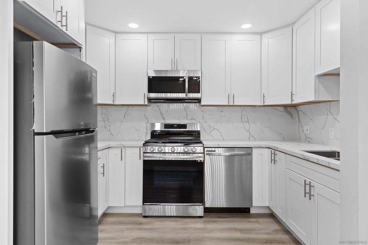 3821 Marlborough Ave - Photo 3 of 8