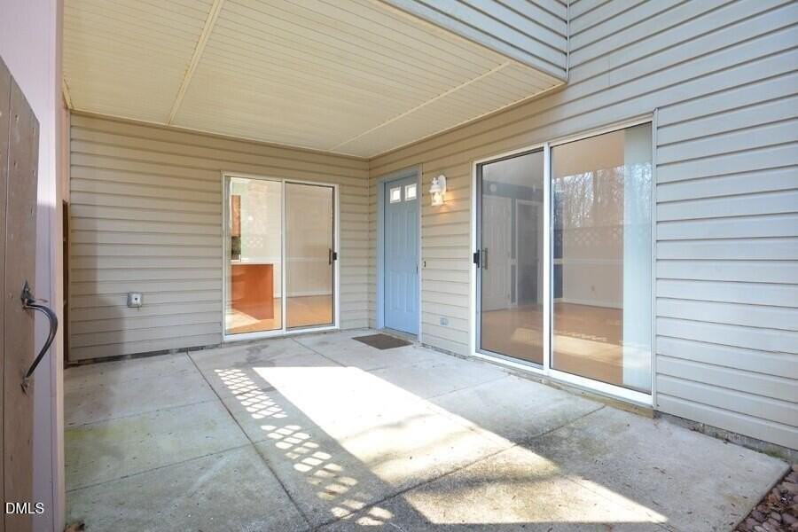 425 Summerwalk Cir - Photo 3 of 39