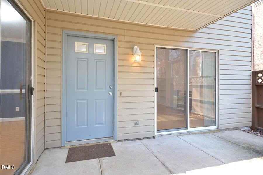 425 Summerwalk Cir - Photo 4 of 39