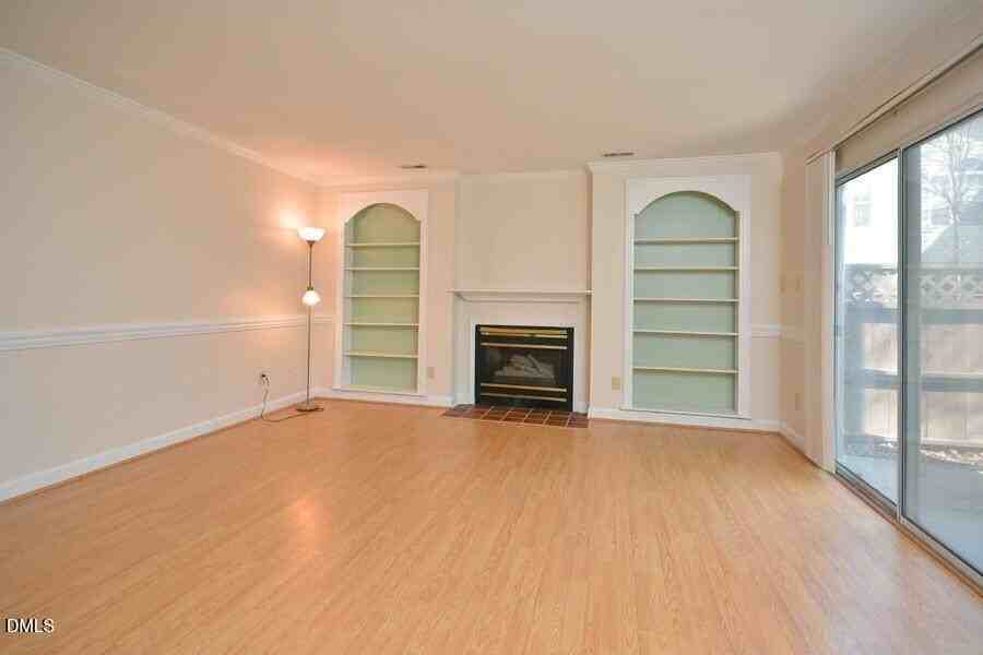 425 Summerwalk Cir - Photo 5 of 39