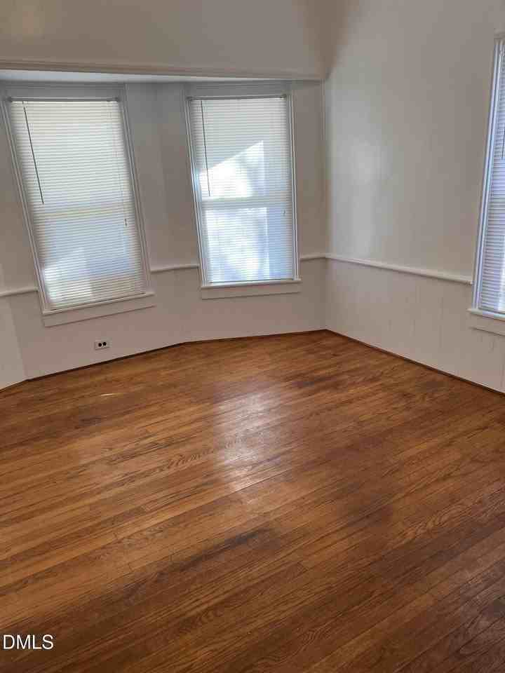 119 E Sycamore St - Photo 6 of 12