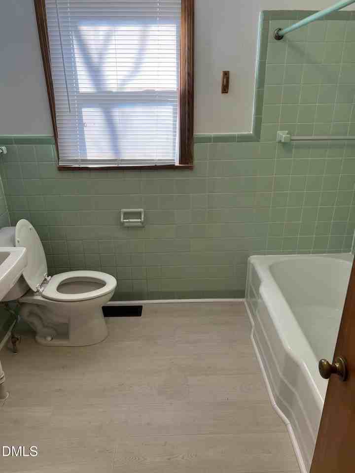 119 E Sycamore St - Photo 7 of 12